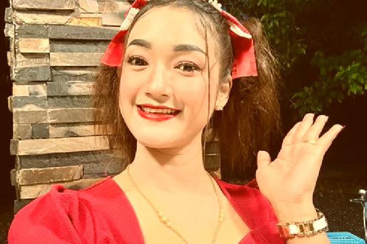 Mia, 20 — Escort in Ban Na San, Thailand