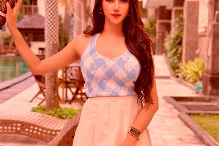 Mia, 20 — Escort in Nuamuri, Indonesia