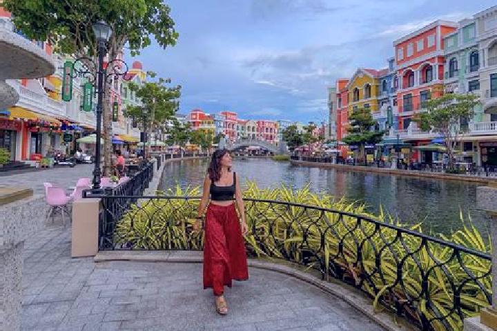 Mia, 20 — Escort in Phu Vang, Vietnam