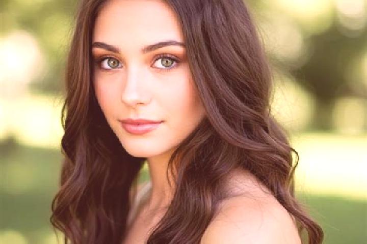 Mia, 21, a brunette hazel-eyed asian companion based in Caiuera. Offering Couples, OWO, Massage. Available for incall and outcall, day and evening dates.