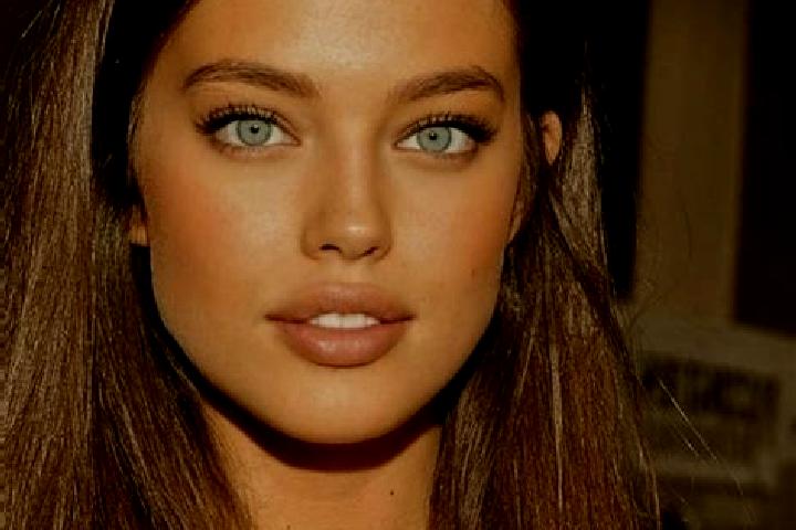 Mia, 21, a chestnut blue-eyed mediterranean companion based in Solagna. Offering Deep French Kissing, Dinner Date, Erotic Massage. Available for incall and o...
