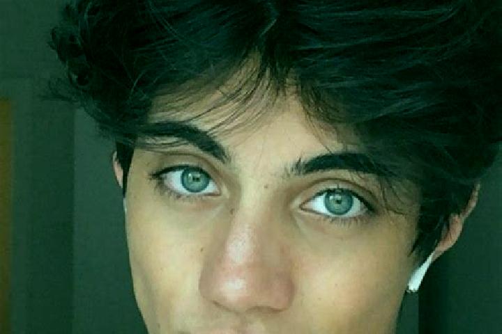 Mia, 21, a chestnut dark-eyed caucasian companion based in Santo Antonio dos Lopes. Offering Striptease. Available for incall and outcall, overnight bookings...