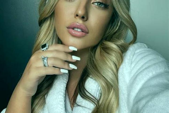 Mia, 21, a dark blonde amber-eyed caucasian companion based in Trier. Offering Overnight, Tantra, Striptease. Available for incall and outcall, overnight boo...