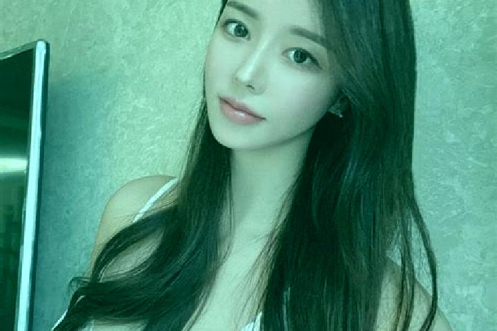 Mia, 21 — Escort in Honghua erji, China