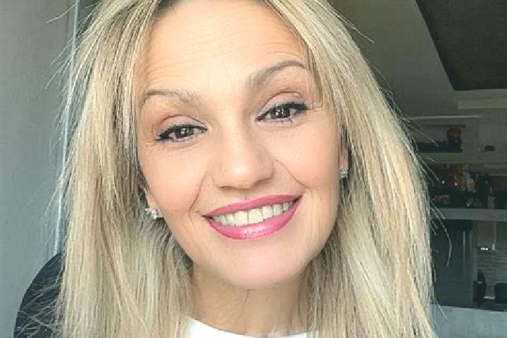 Mia, 21 — Escort in Neuille, France