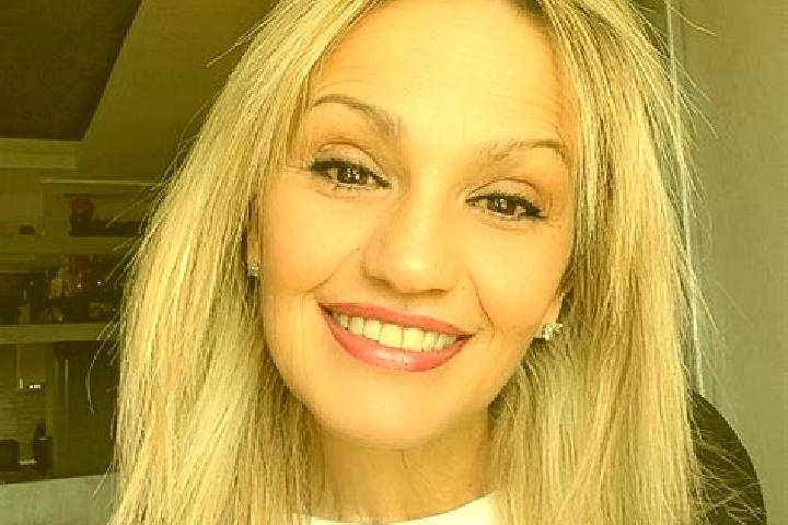 Mia, 21 — Escort in Nisiporesti, Romania
