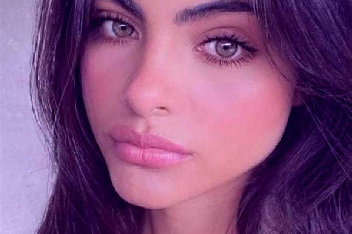 Mia, 22, a black hazel-eyed european companion based in Skalna. Offering GFE, CIM, A-Level. Available for incall and outcall, day and evening dates.