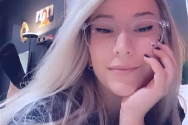 Mia, 22, a blonde grey-eyed slavic companion based in Santiago de Cuenda. Offering CIM, Couples, Duos. Available for incall and outcall, overnight bookings a...