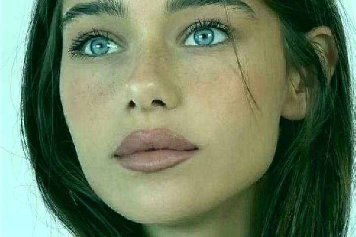 Mia, 22, a brunette brown-eyed mixed companion based in Allouez. Offering Roleplay, Girlfriend Experience, Travel Companion. Available for incall and outcall...