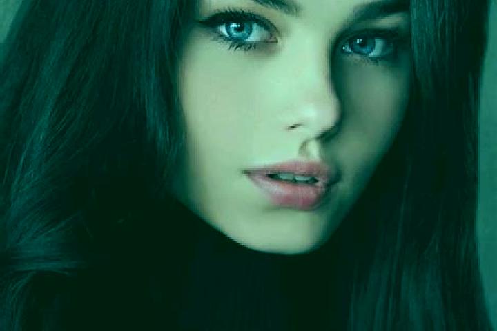 Mia, 22, a brunette dark-eyed caucasian companion based in Hjelmelandsvagen. Offering Girlfriend Experience, Roleplay, GFE, Tantra, Striptease. Available for...