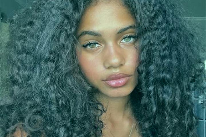 Mia, 22, a chestnut blue-eyed ebony companion based in Salbris. Offering CIM, 69, BDSM, Erotic Massage. Available for incall and outcall, day and evening dates.
