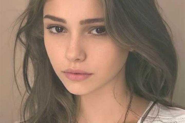Mia, 22, a chestnut brown-eyed slavic companion based in Cour-Cheverny. Offering Massage, Domination, Dinner Date, Couples, CIM. Available for incall and out...