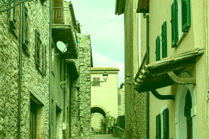 Mia, 22 — Escort in Avigliano, Italy