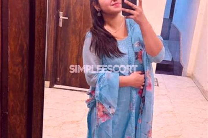 Mia, 22 — Escort in Kalol, India