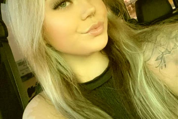 Mia, 22 — Escort in Macey, France