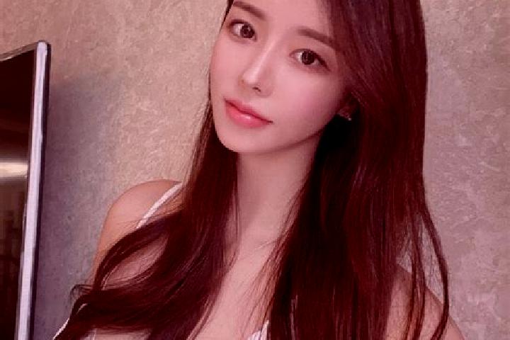 Mia, 22 — Escort in Maojiadian, China