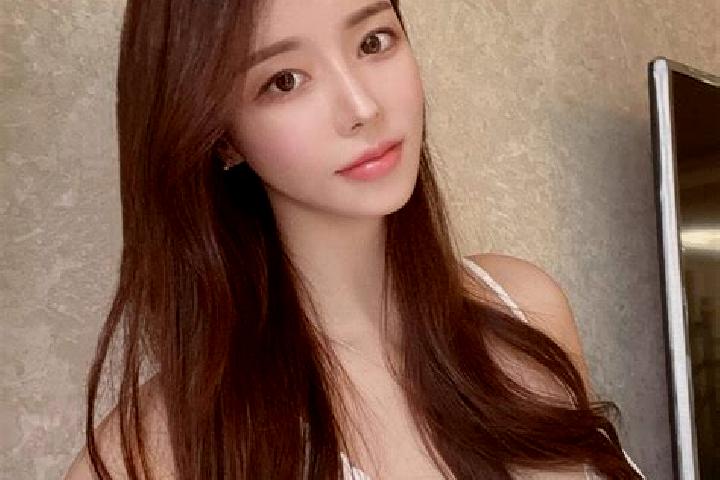 Mia, 22 — Escort in Peifeng, China