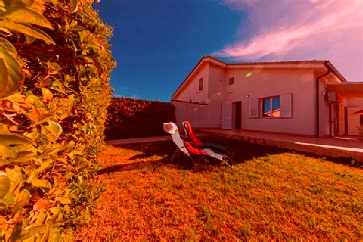 Mia, 22 — Escort in Piana Calzata, Italy