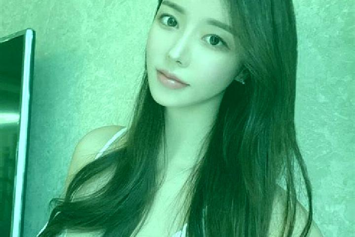 Mia, 22 — Escort in Qianhuang, China