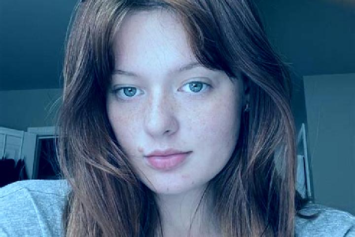 Mia, 23, a chestnut blue-eyed latina companion based in Castel di Sangro. Offering Deep French Kissing, GFE. Available for incall and outcall, overnight book...