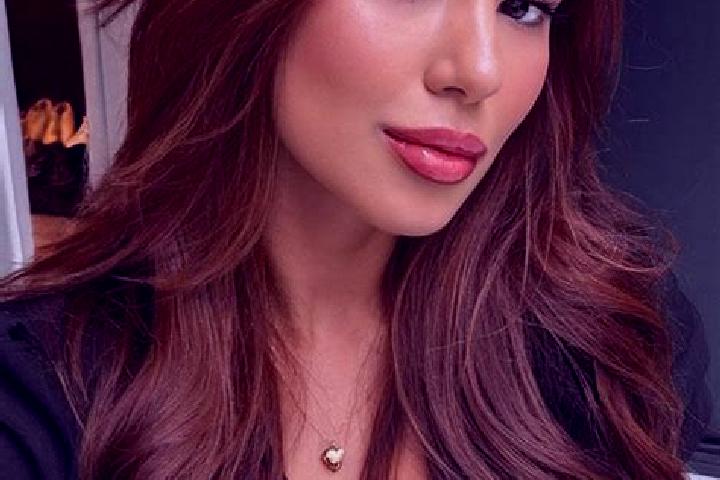 Mia, 23, a chestnut brown-eyed latina companion based in Hataitai. Offering Domination, A-Level, Erotic Massage. Available for incall and outcall, overnight ...