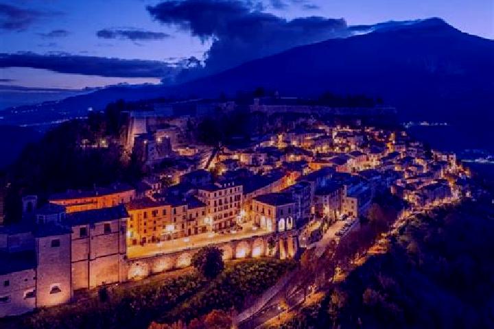 Mia, 23 — Escort in Alanno, Italy
