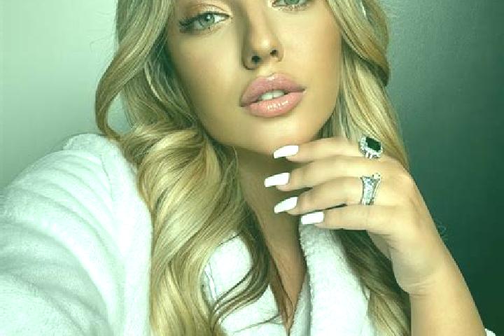 Mia, 23 — Escort in Arleuf, France