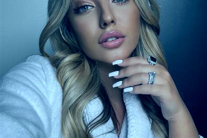 Mia, 23 — Escort in Dasi, China