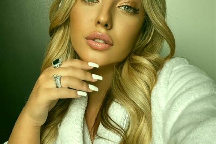 Mia, 23 — Escort in Prstice, Czech Republic