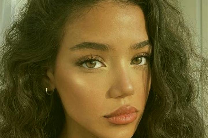 Mia, 24, a black brown-eyed mixed companion based in Peissant. Offering Tantra, BDSM, CIM, Striptease. Available for incall and outcall, day and evening dates.
