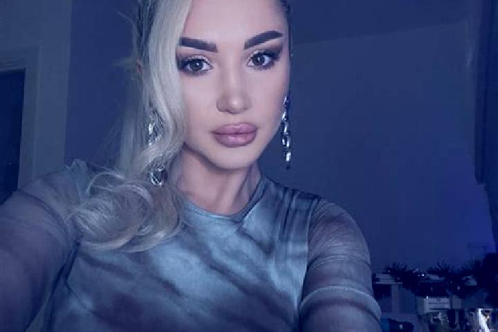 Mia, 24, a blonde grey-eyed mediterranean companion based in Uvira. Offering GFE, Deep French Kissing, Dinner Date. Available for incall and outcall, day and...