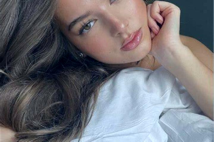Mia, 24, a chestnut green-eyed latina companion based in Diacohou-Sud. Offering Duos, Party Girl, OWO. Available for incall and outcall, overnight bookings a...