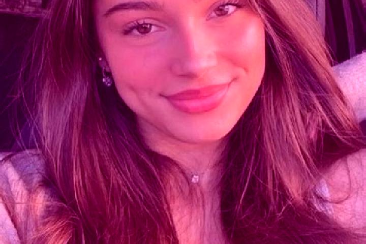 Mia, 24, a chestnut hazel-eyed caribbean companion based in Macesu de Sus. Offering Massage, Prostate Massage, Overnight. Available for incall and outcall, d...