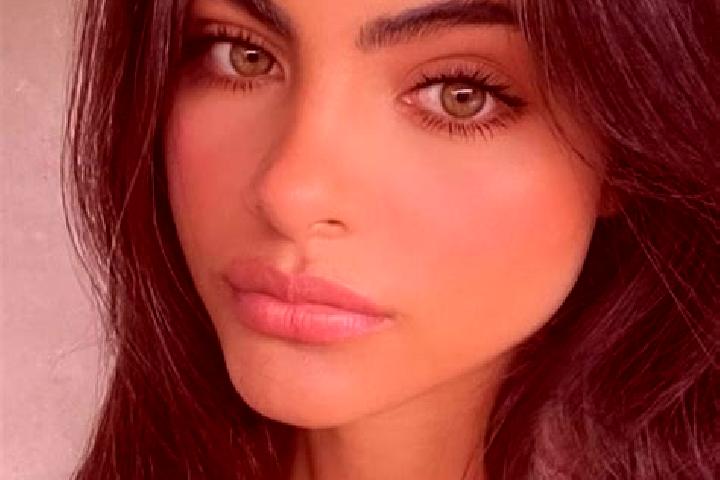 Mia, 24, a red dark-eyed indian companion based in Malanquilla. Offering Deep French Kissing, Dinner Date, Roleplay, Overnight. Available for incall and outc...