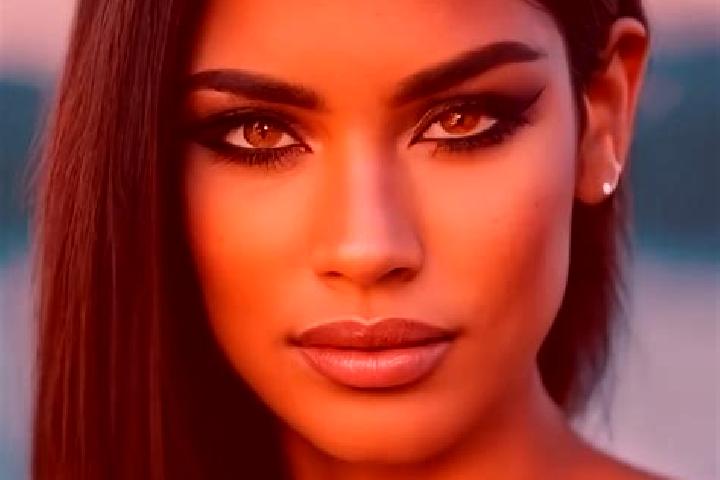 Mia, 24, a red grey-eyed latina companion based in Nuevo Amatenango. Offering Massage, 69. Available for incall and outcall, day and evening dates.