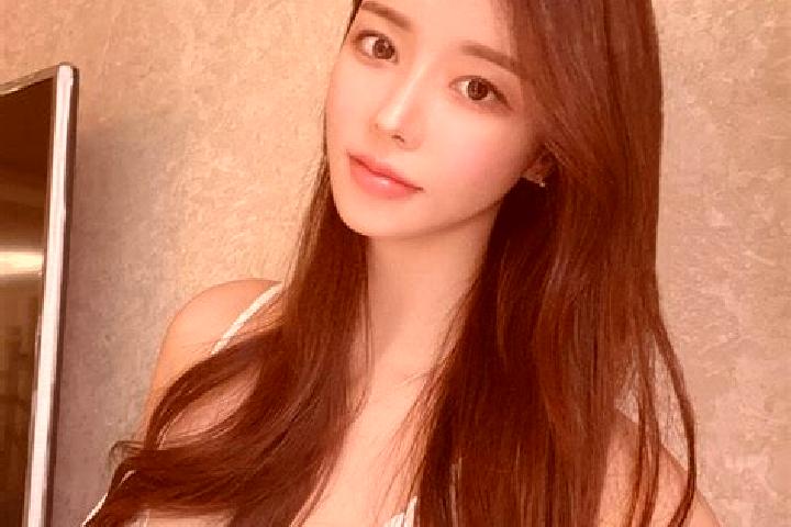 Mia, 24 — Escort in Qinting, China