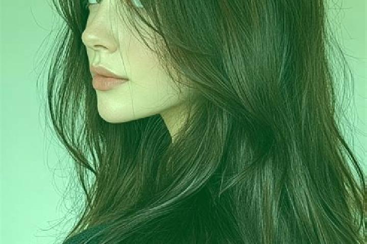 Mia, 25, a auburn brown-eyed latina companion based in Genzone. Offering Erotic Massage, Travel Companion, CIM, GFE. Available for incall and outcall, day an...
