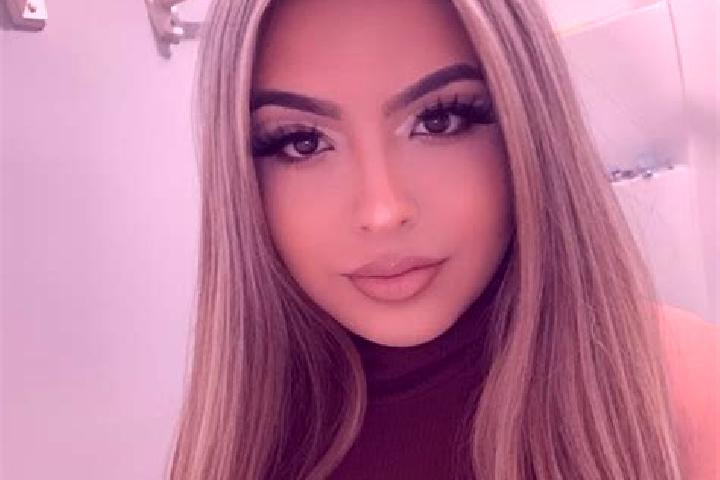 Mia, 25, a blonde grey-eyed latina companion based in Umm Salmunah. Offering Erotic Massage, Party Girl, Striptease. Available for incall and outcall, overni...