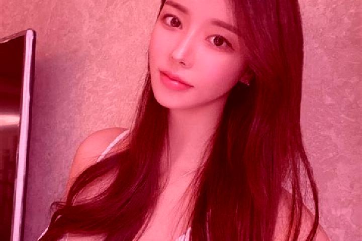 Mia, 25 — Escort in Guanban, China