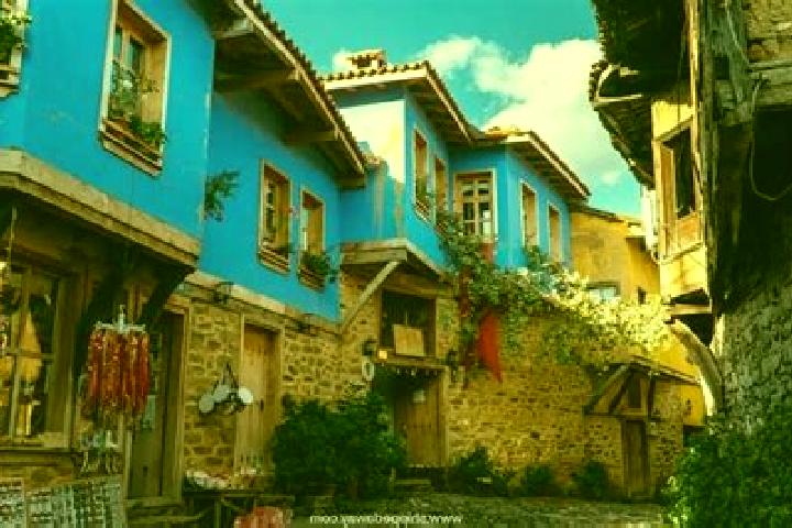 Mia, 25 — Escort in Kizik, Turkey