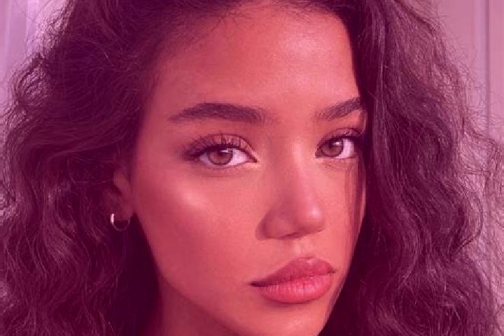 Mia, 26, a black brown-eyed mediterranean companion based in Rio Chico. Offering Erotic Massage, Duos, GFE. Available for incall and outcall, day and evening...
