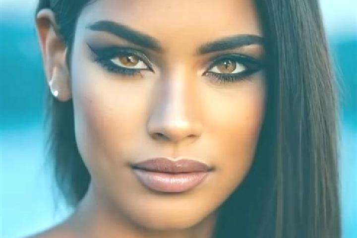 Mia, 26, a brunette dark-eyed latina companion based in Mataram. Offering Deep French Kissing, Roleplay, Travel Companion, Striptease. Available for incall a...