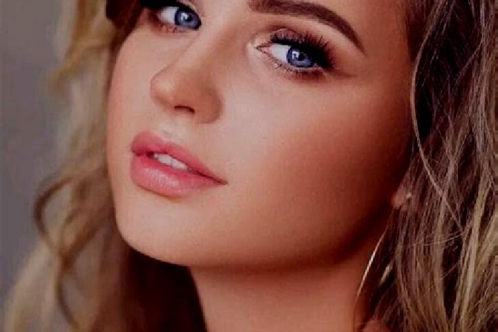 Mia, 26, a dark blonde blue-eyed mediterranean companion based in Ban Antoum. Offering Prostate Massage, Fetish, Party Girl, A-Level. Available for incall an...