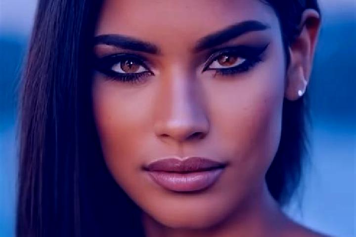 Mia, 26, a red grey-eyed latina companion based in Az Za ayin. Offering Domination, Couples, Overnight. Available for incall and outcall, day and evening dates.