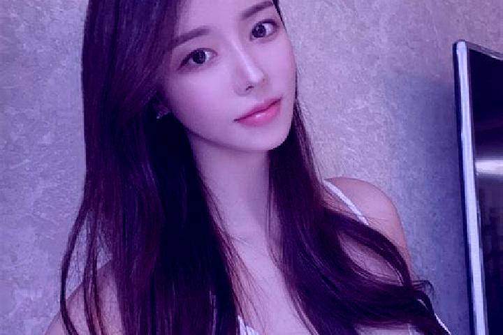 Mia, 26 — Escort in Zhouwenmiao, China