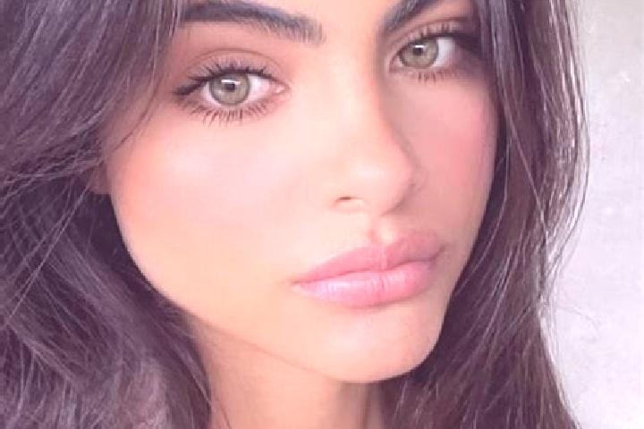 Mia, 27, a auburn amber-eyed indian companion based in Bissendorf. Offering Travel Companion, Deep French Kissing, Overnight, GFE. Available for incall and o...