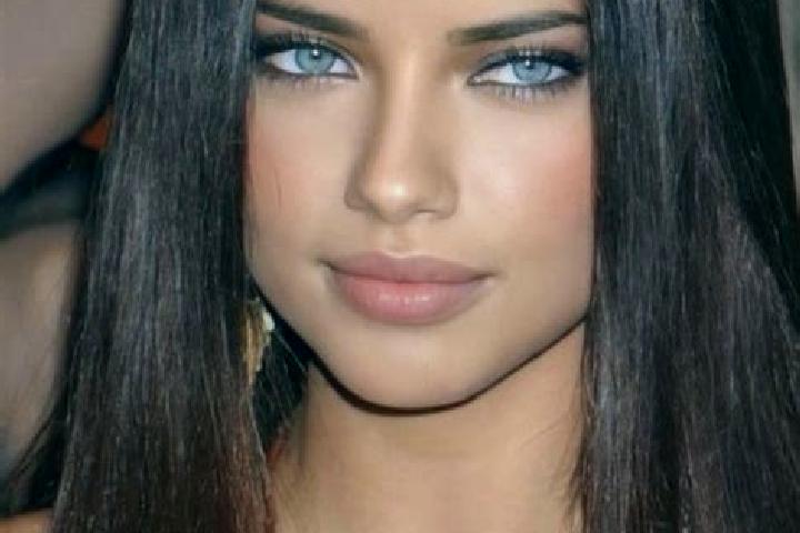 Mia, 27, a auburn blue-eyed latina companion based in Effingham. Offering OWO, A-Level, Duos. Available for incall and outcall, day and evening dates.