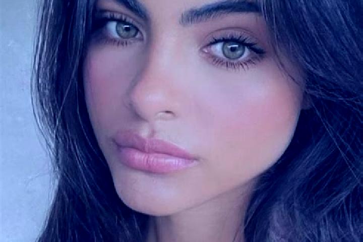 Mia, 27, a black green-eyed indian companion based in Andreze. Offering CIM, Travel Companion, Tantra, GFE. Available for incall and outcall, day and evening...
