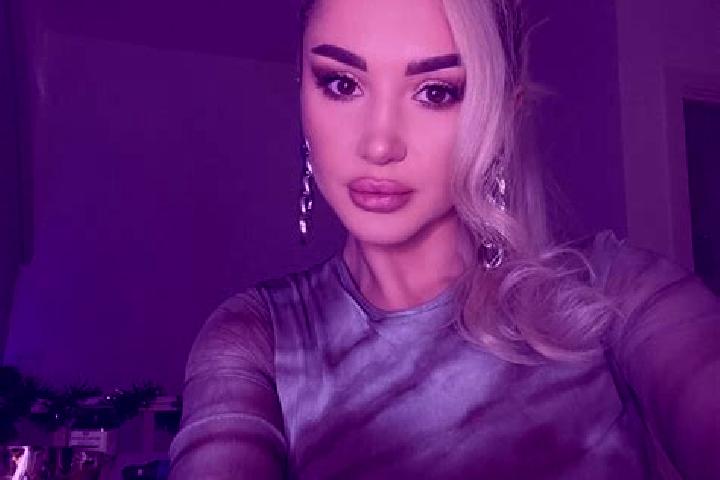 Mia, 27, a blonde amber-eyed slavic companion based in Bescar. Offering Erotic Massage, GFE, Couples, Party Girl, Travel Companion. Available for incall and ...