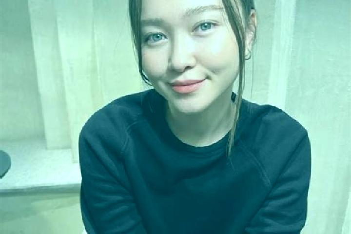 Mia, 27, a chestnut blue-eyed asian companion based in Bar-sur-Aube. Offering Duos, Overnight, Erotic Massage. Available for incall and outcall, overnight bo...
